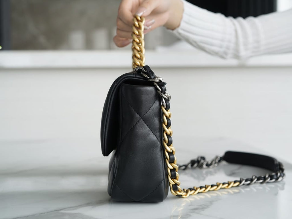 chanel-19bag-as1160-black-gold-buckle-bag-small-26cm Shoulder