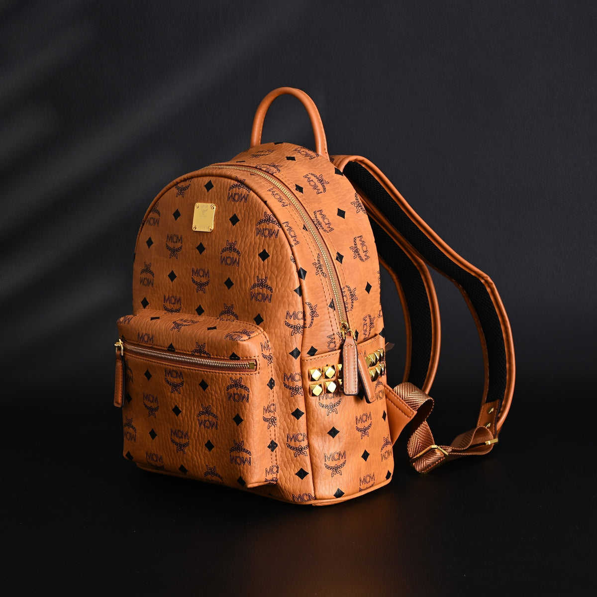 mcm-stark-visetos-medium-backpack-cognac-monogram-with-gold-tone-studs ohter