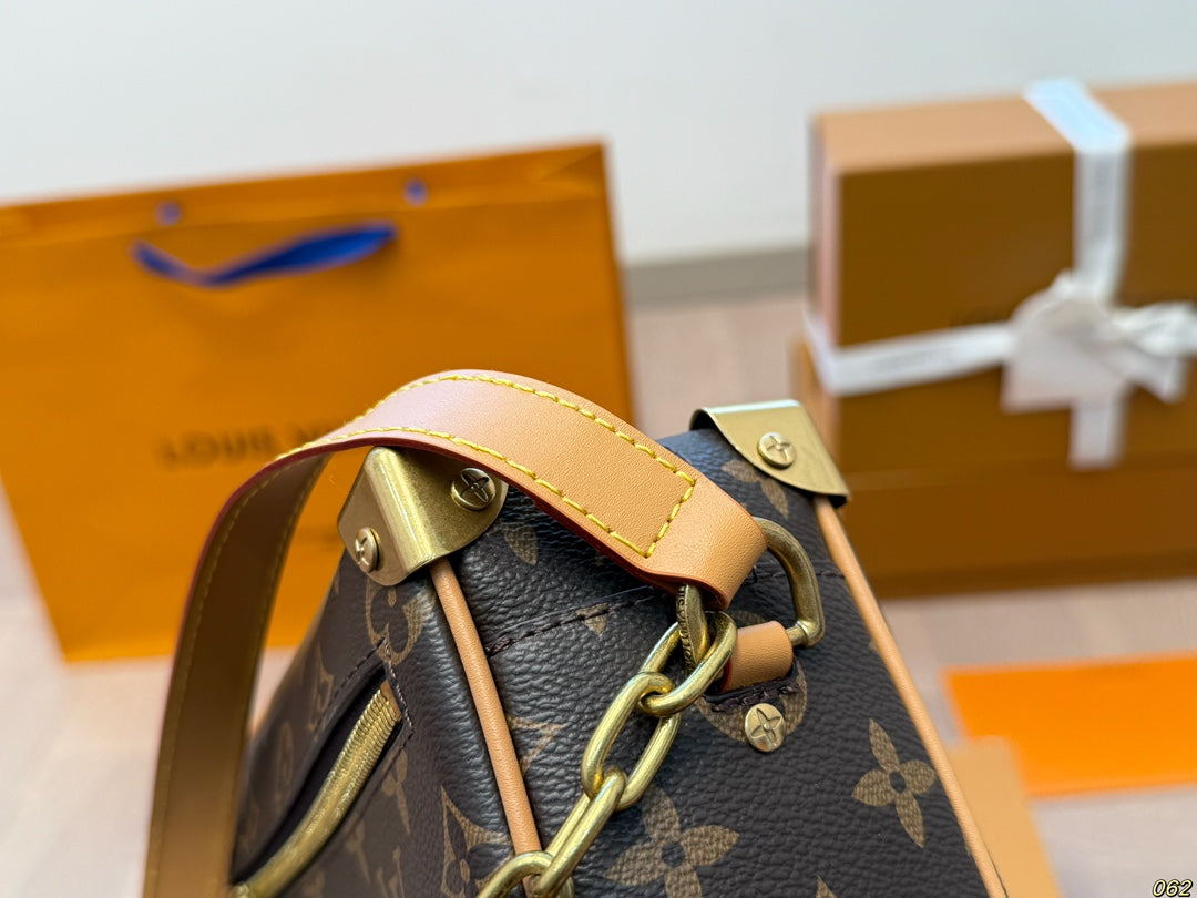 louis-vuitton-lv-soft-trunk-box-bag-satchel-18x12cm Handle