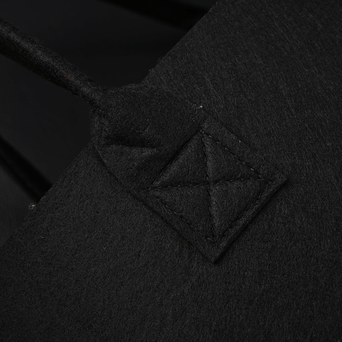 maison-margiela-mm6-tote-bag-limited-edition-black-canvas-shopper Tote
