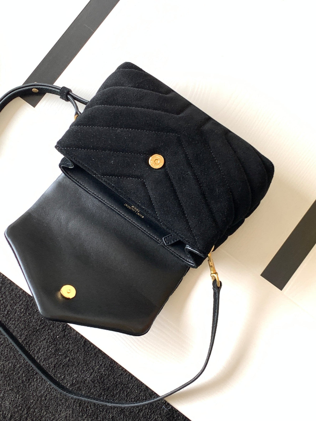 ysl-loulou-20-black-velvet-20x14x7cm Crossbody