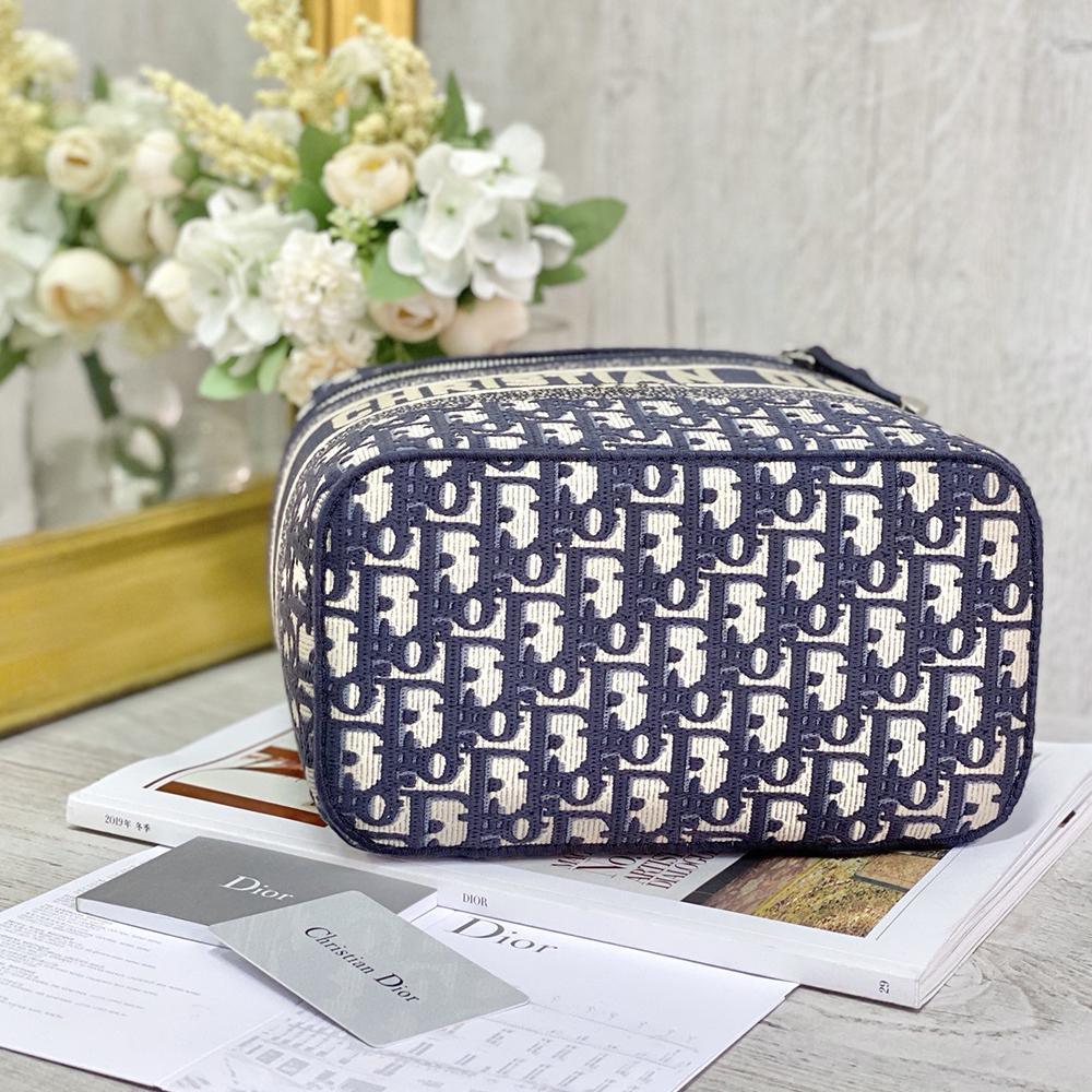 diortravel-vanity-case Handle