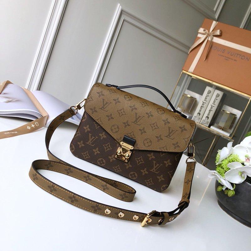 louis-vuitton-bag-14 Crossbody