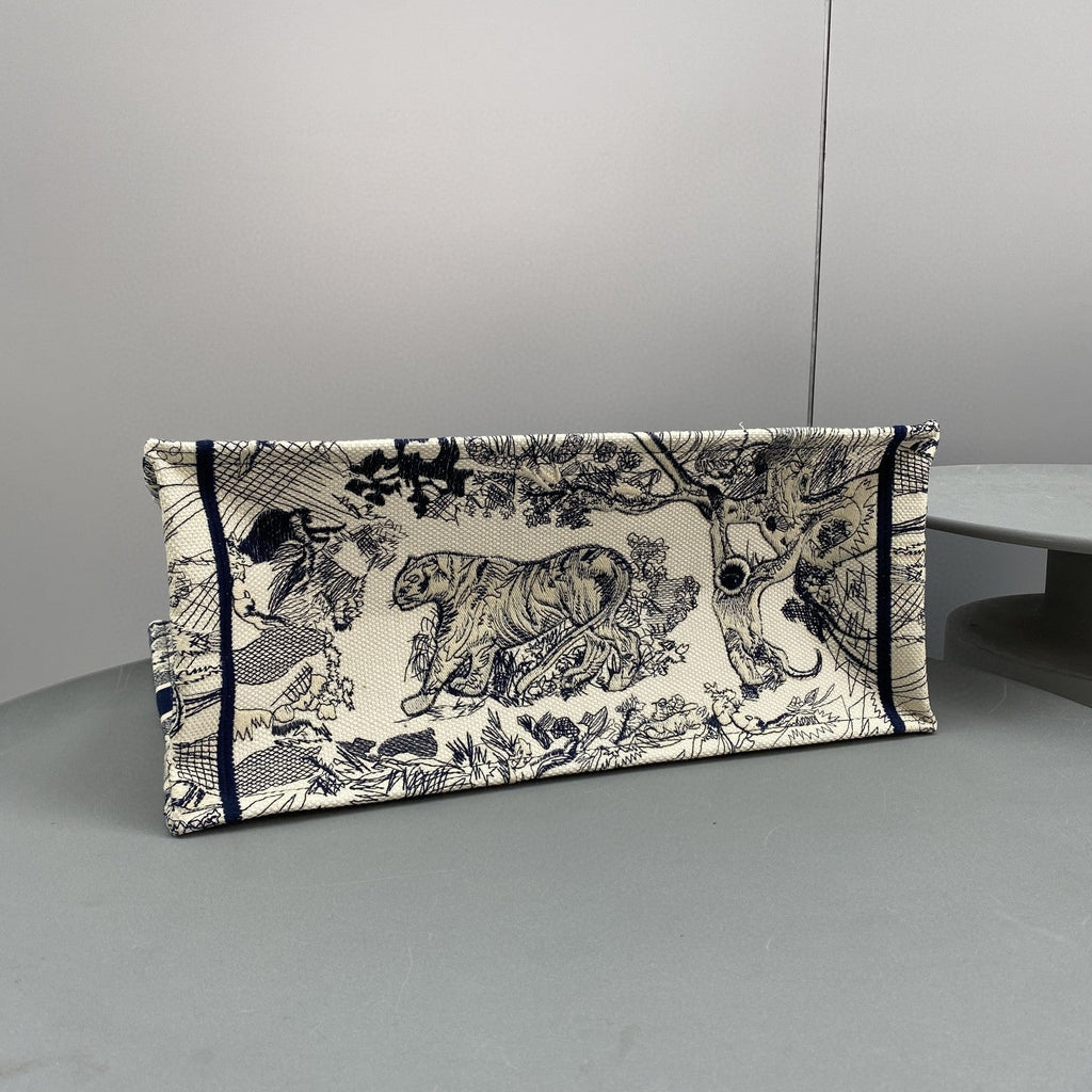 dior-book-tote-large-blue-toile-de-jouy-embroider-42-x-35-x-18-5-cm Tote