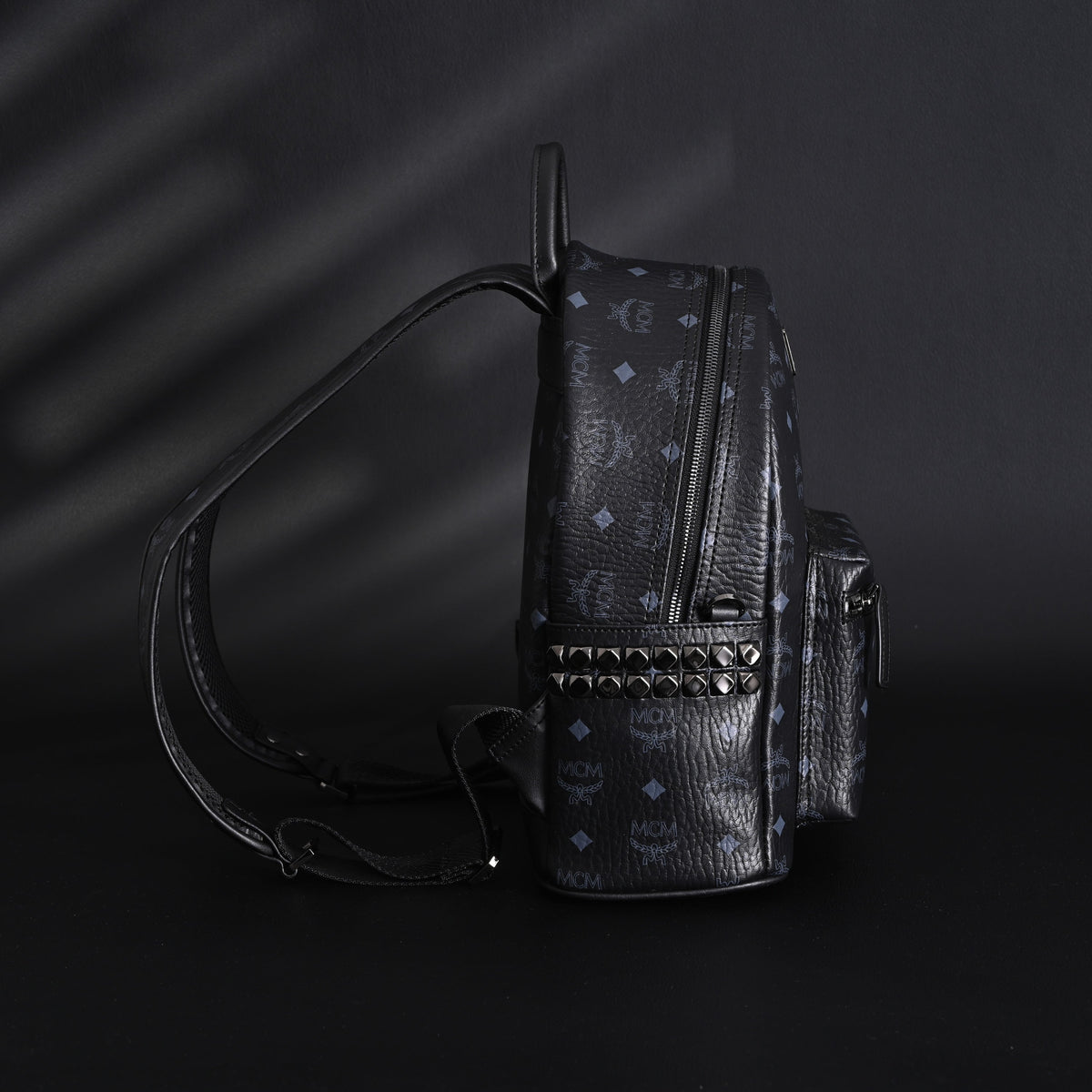 mcm-stark-visetos-medium-backpack-black-monogram-with-studded-detailing ohter
