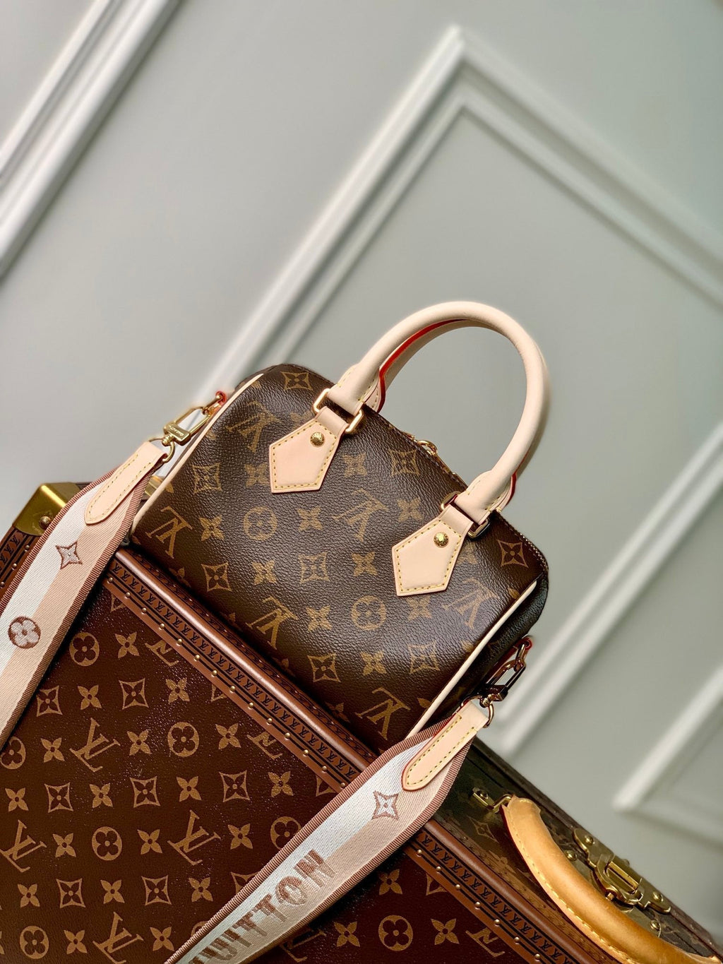louis-vuitton-speedy-bandouliere-20-monogram-beige-strap-20-5-x-13-5-x-12-0-cm Handle