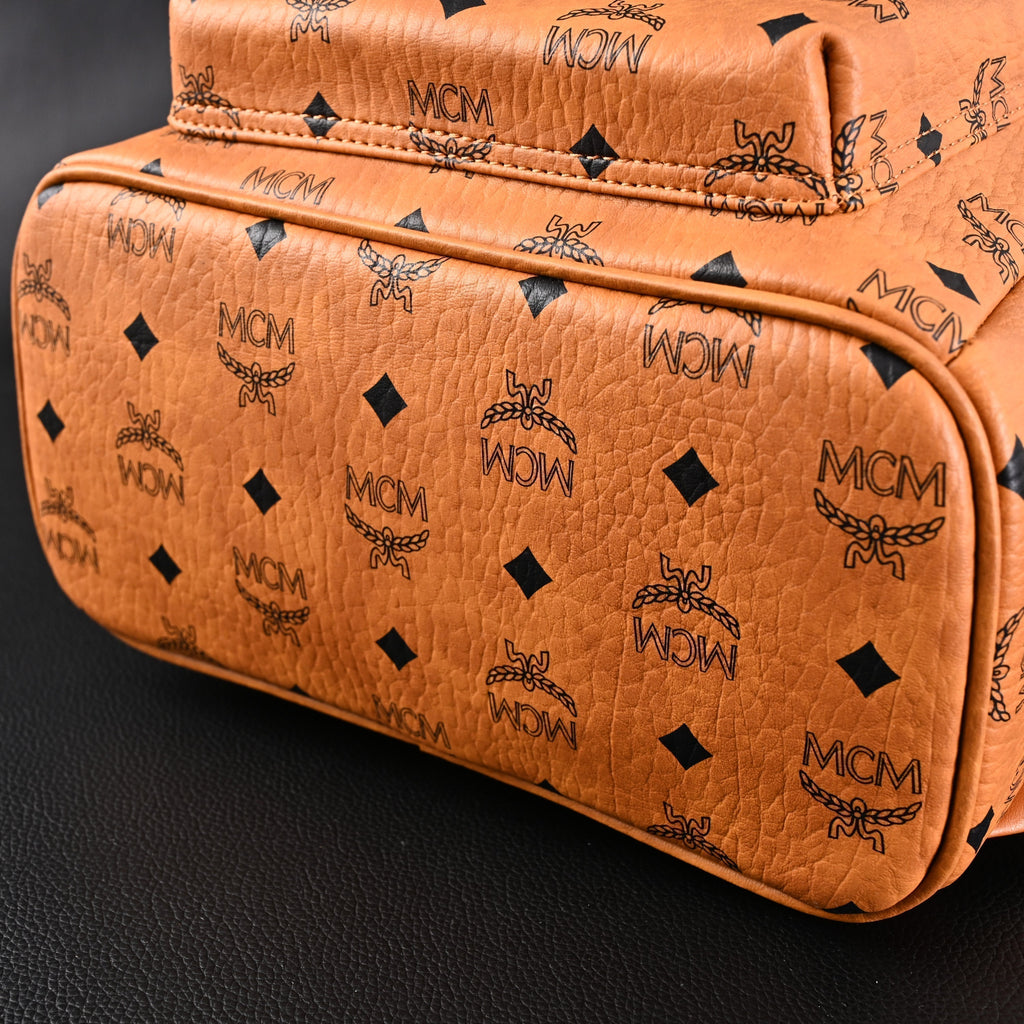 mcm-stark-visetos-medium-backpack-cognac-monogram-with-gold-tone-studs ohter