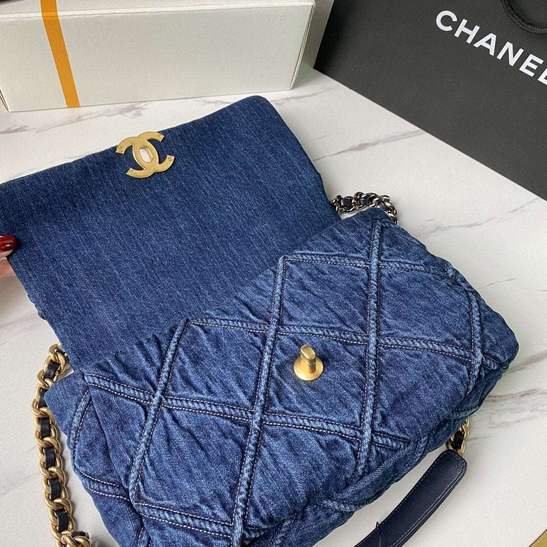 chanel-19-maxi-flap-bag-2 Crossbody