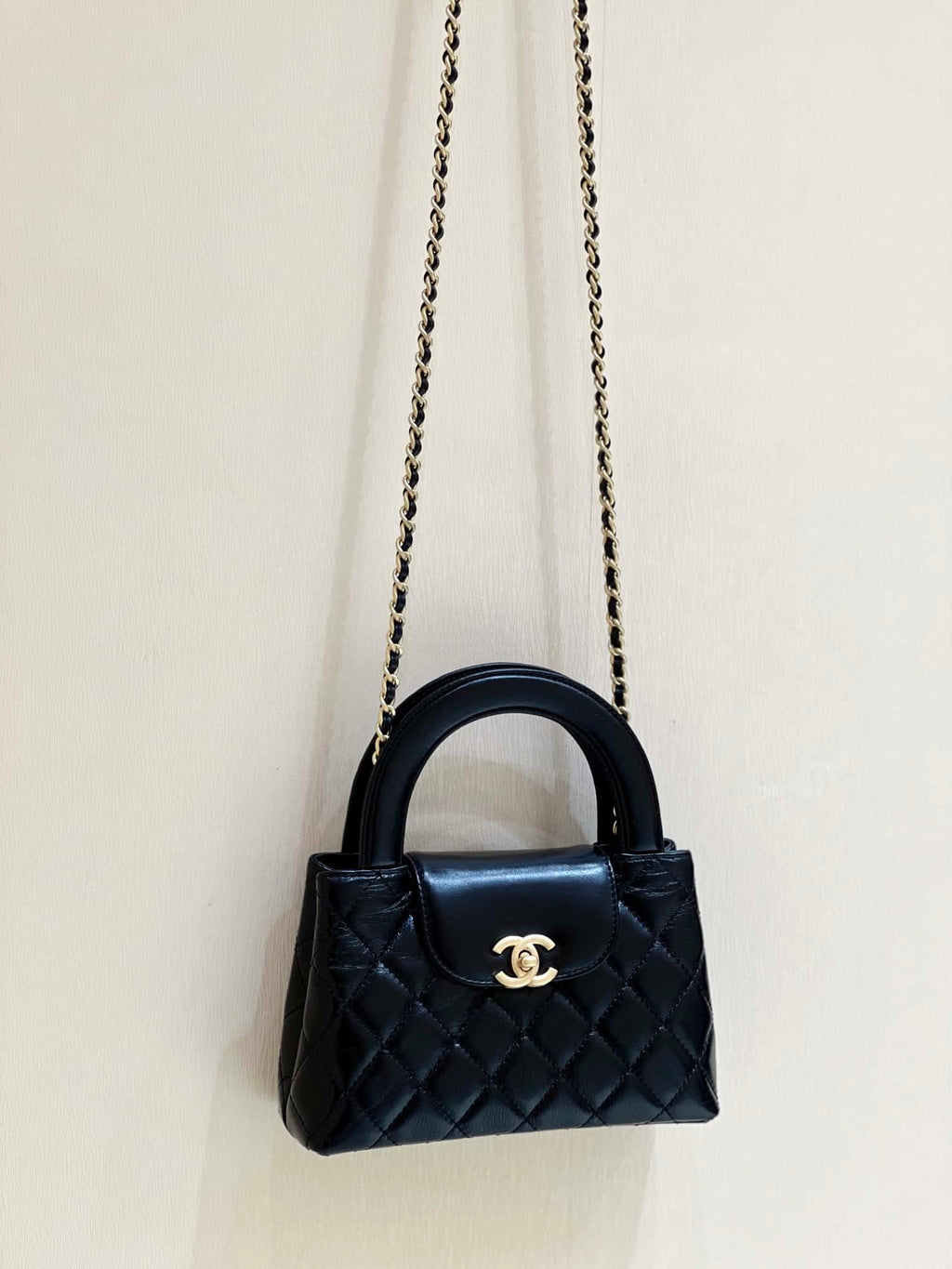 chanel-kelly-mini-shopping-bag-mini-23k-shiny-aged-calfskin-black-13x19x7cm Handle