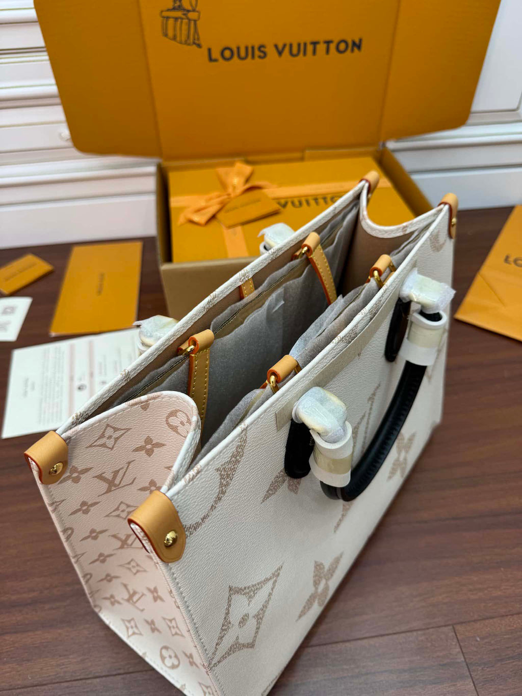 louis-vuitton-onthego-mm-tote-bag-monogram-dune-cruise-35-x-27-x-14-cm Tote