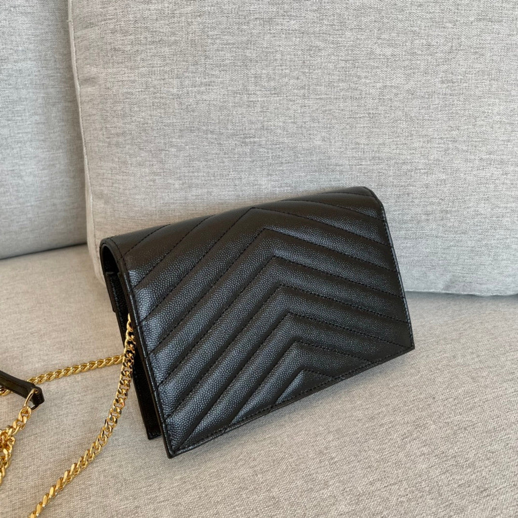 ysl-cassandre-envelope-chain-wallet-black-grain-leather-golden-hardware-19-cm Crossbody