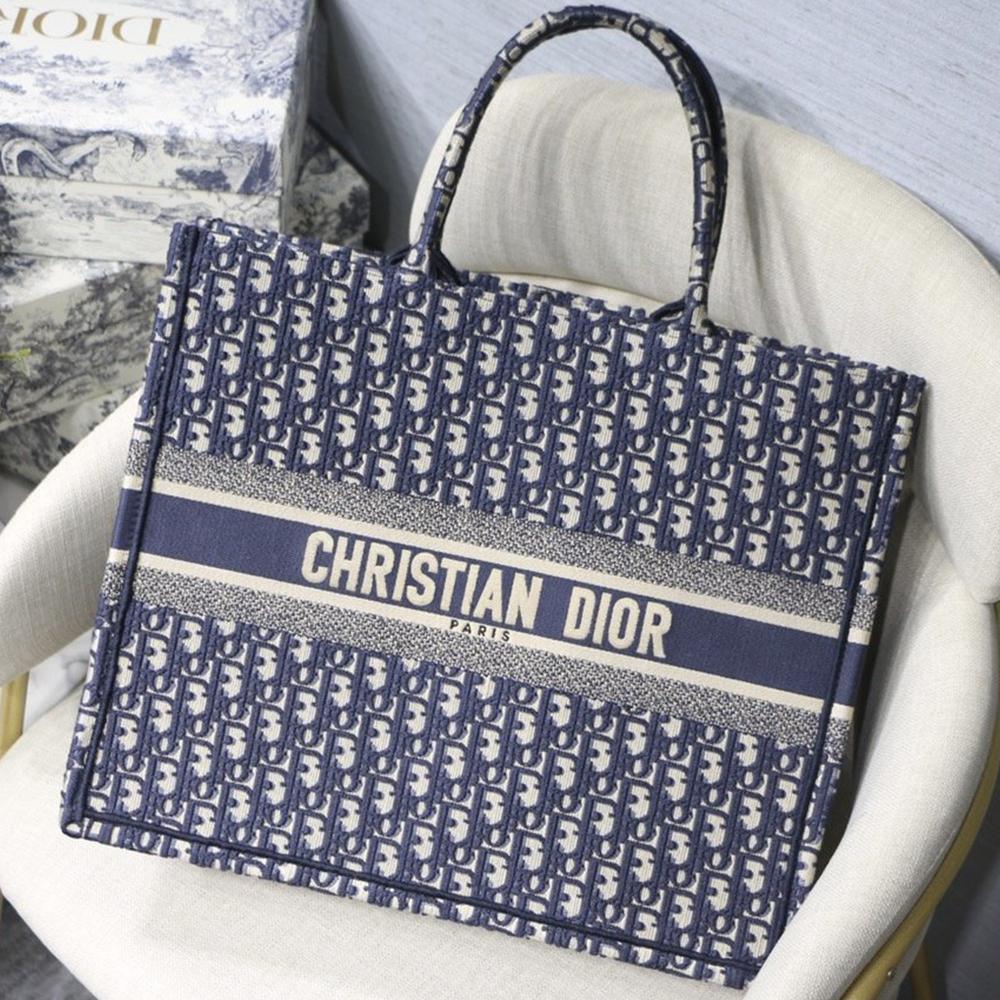 dior-book-tote-10 Tote