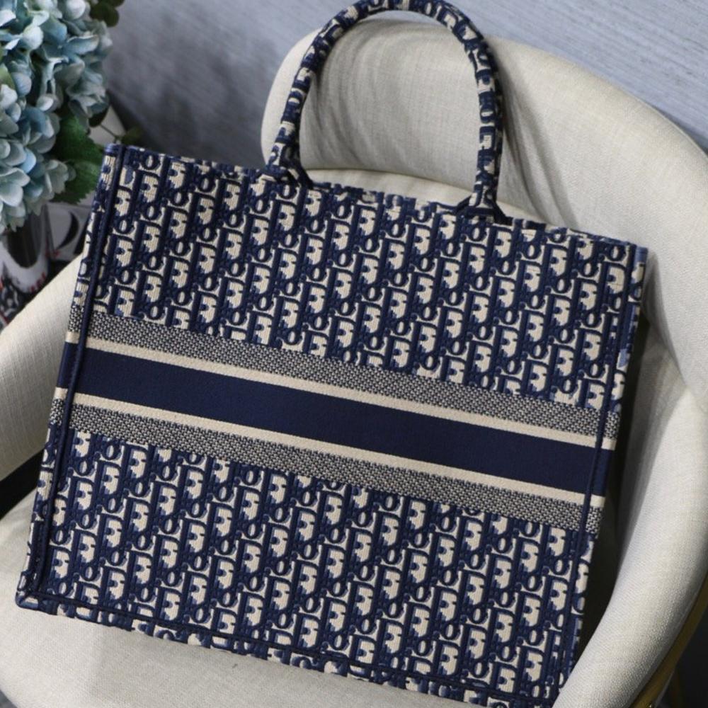 dior-book-tote-18 Tote