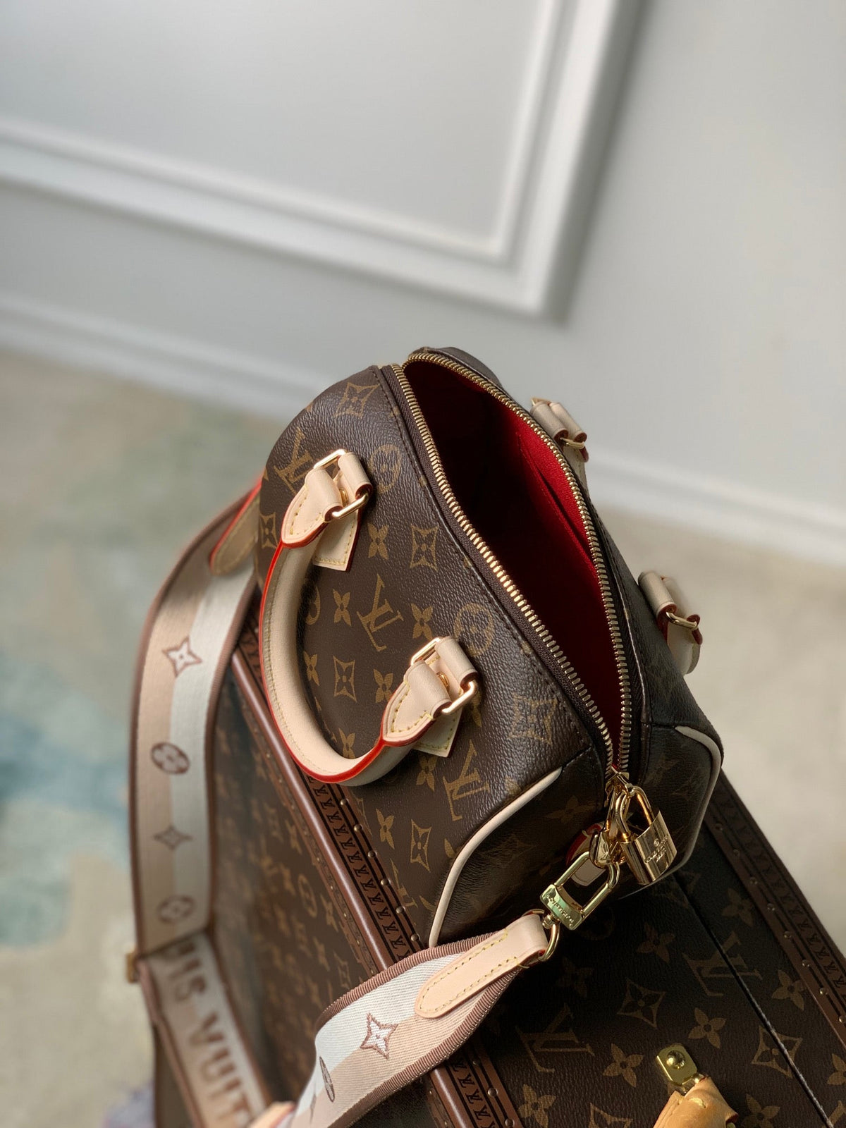 louis-vuitton-speedy-bandouliere-20-monogram-beige-strap-20-5-x-13-5-x-12-0-cm Handle