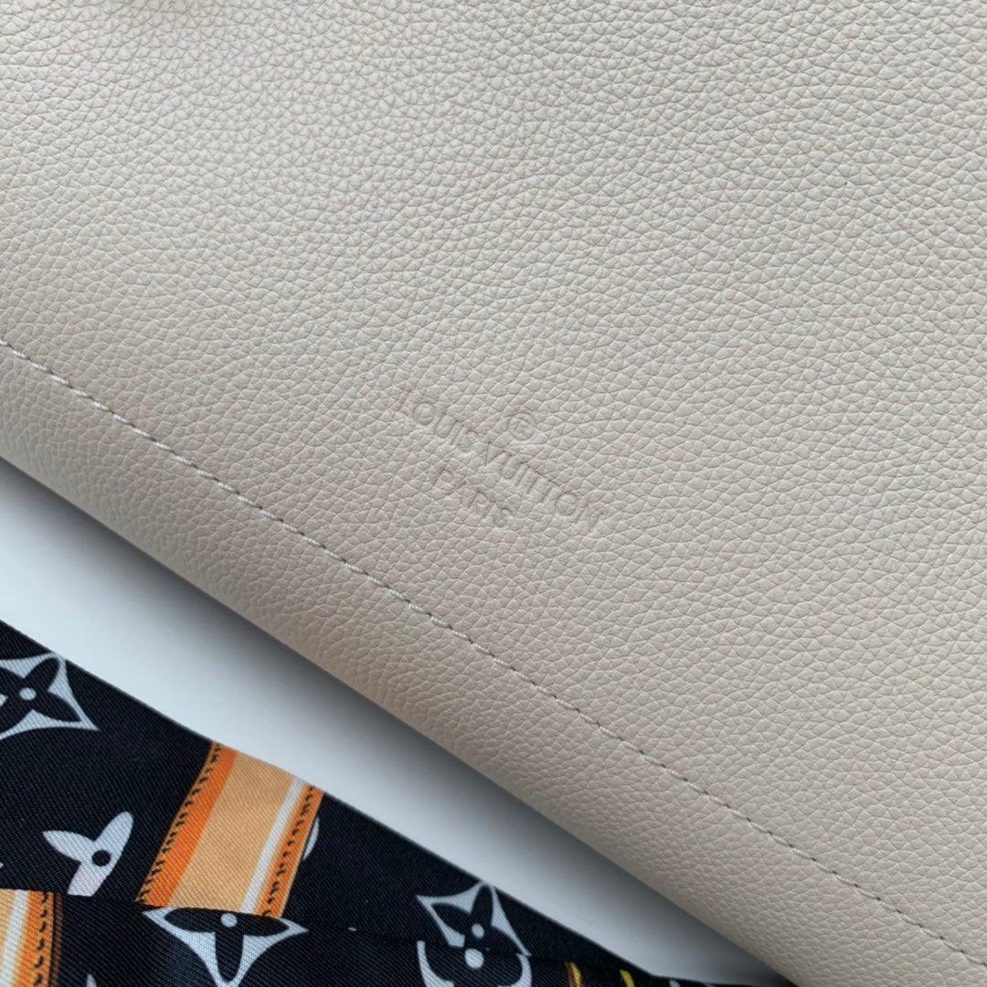 louis-vuitton-lockme-day-bag Handle