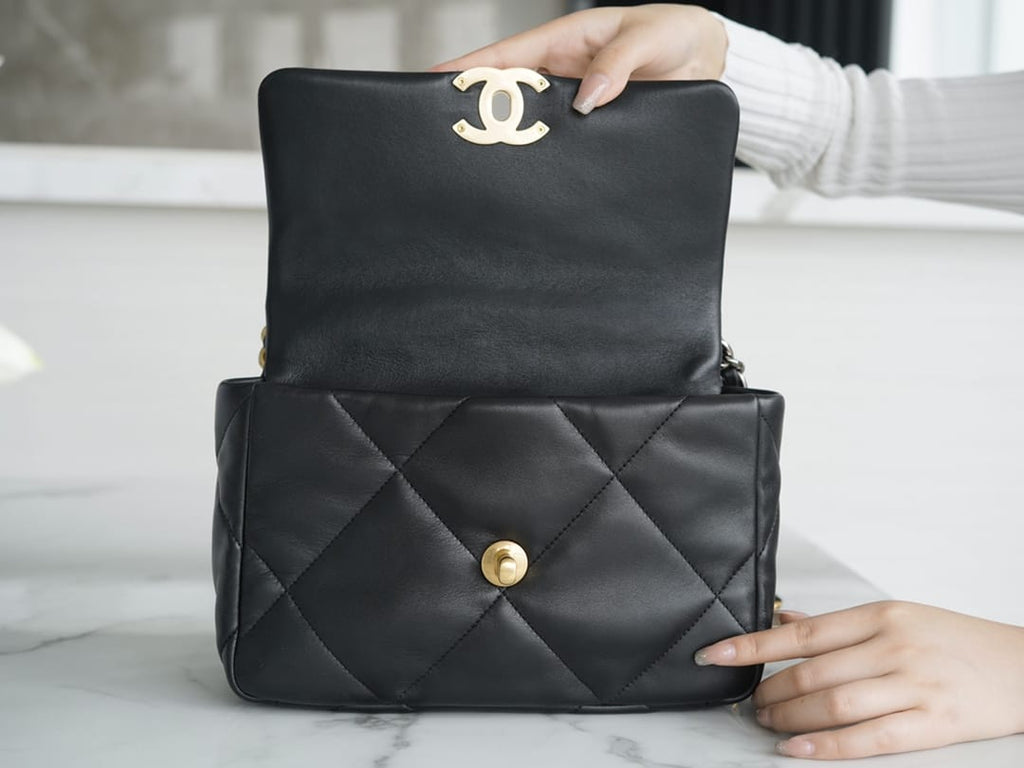 chanel-19bag-as1160-black-gold-buckle-bag-small-26cm Shoulder