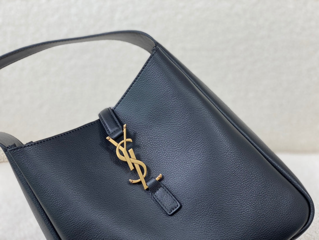 ysl-le-5-a-7-supple-small-grained-leather-black-23-x-22-x-8-5cm Shoulder
