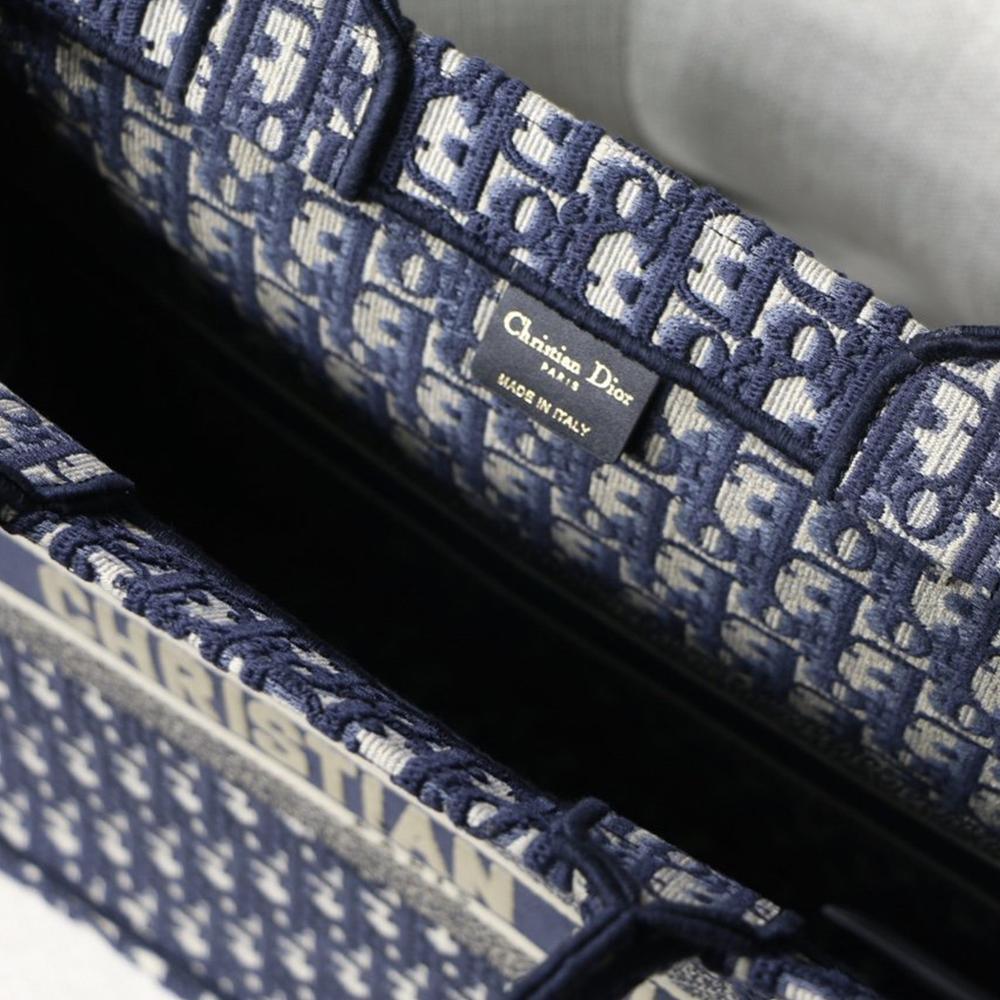 dior-book-tote-10 Tote