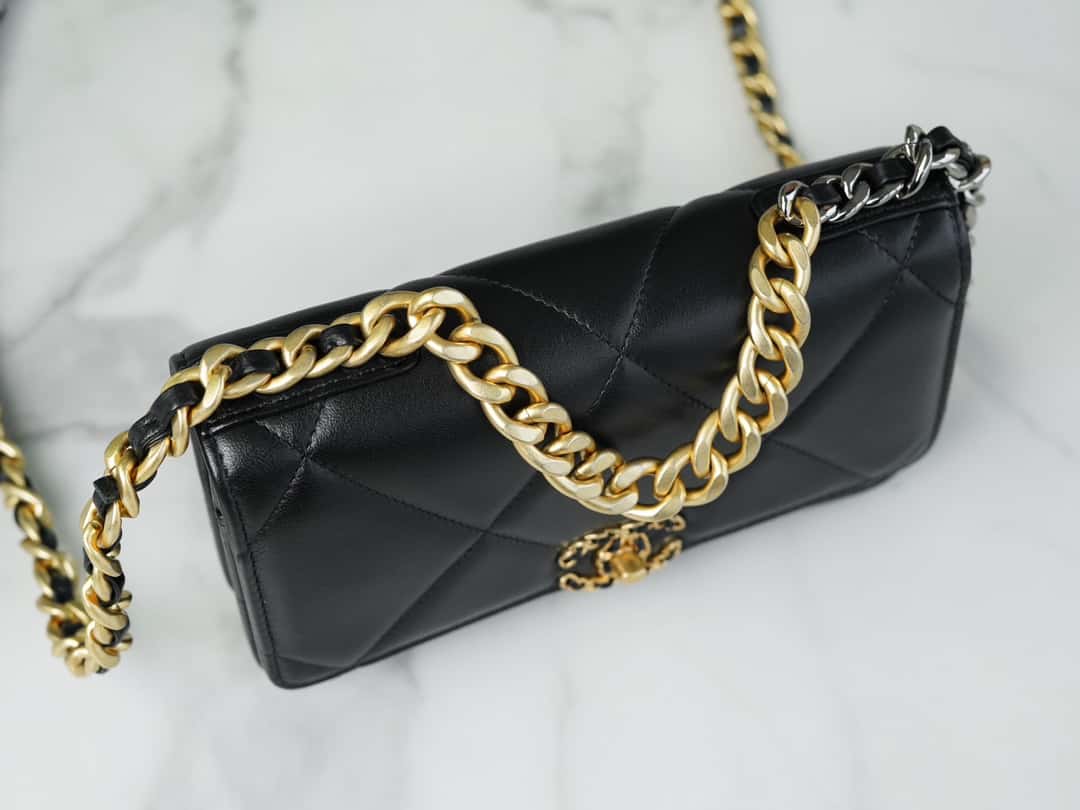 chanel-19-woc-wallet-on-chain-ap0957-black-flap-bag Crossbody