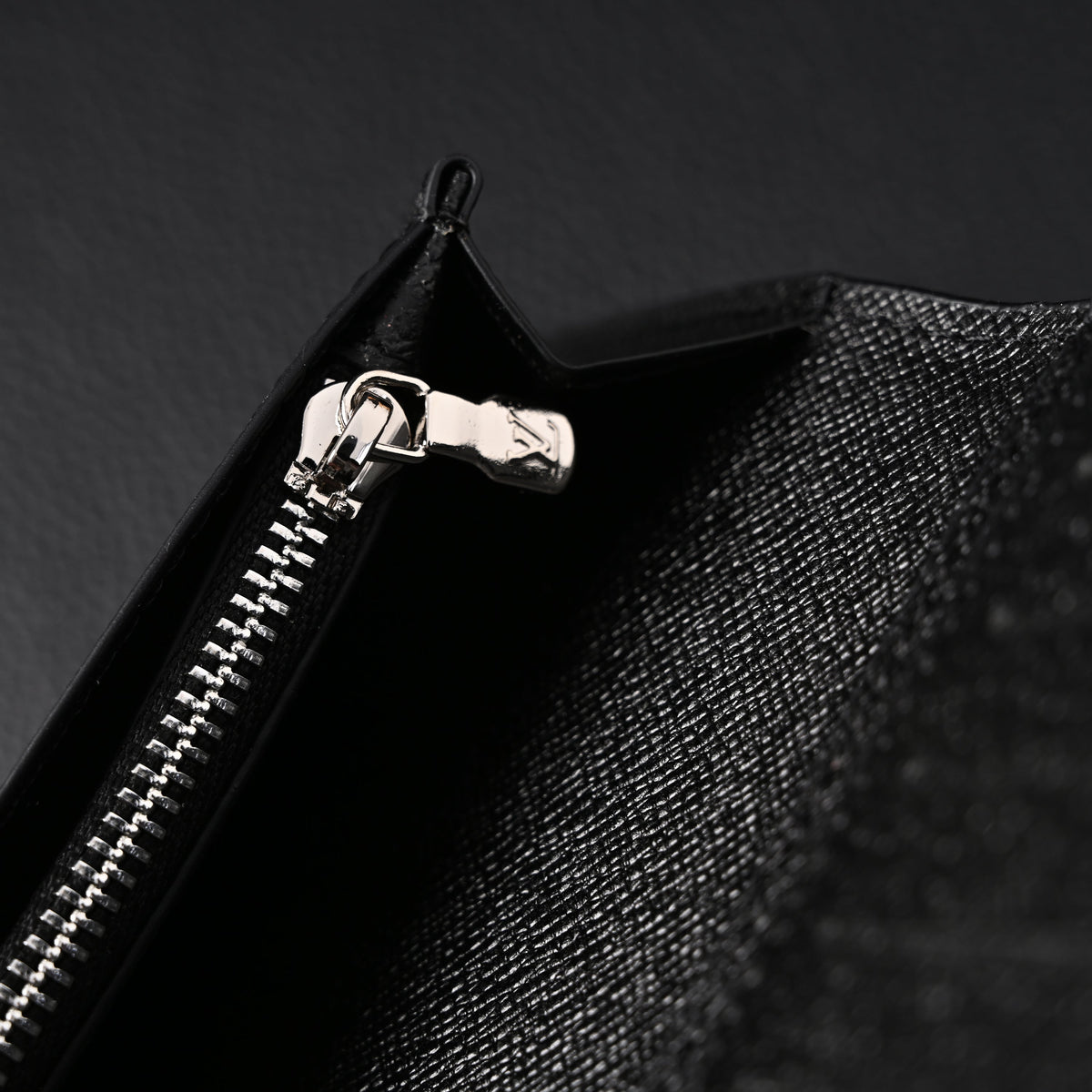 louis-vuitton-brazza-wallet-monogram-eclipse-canvas-long-bifold-m61697 ohter