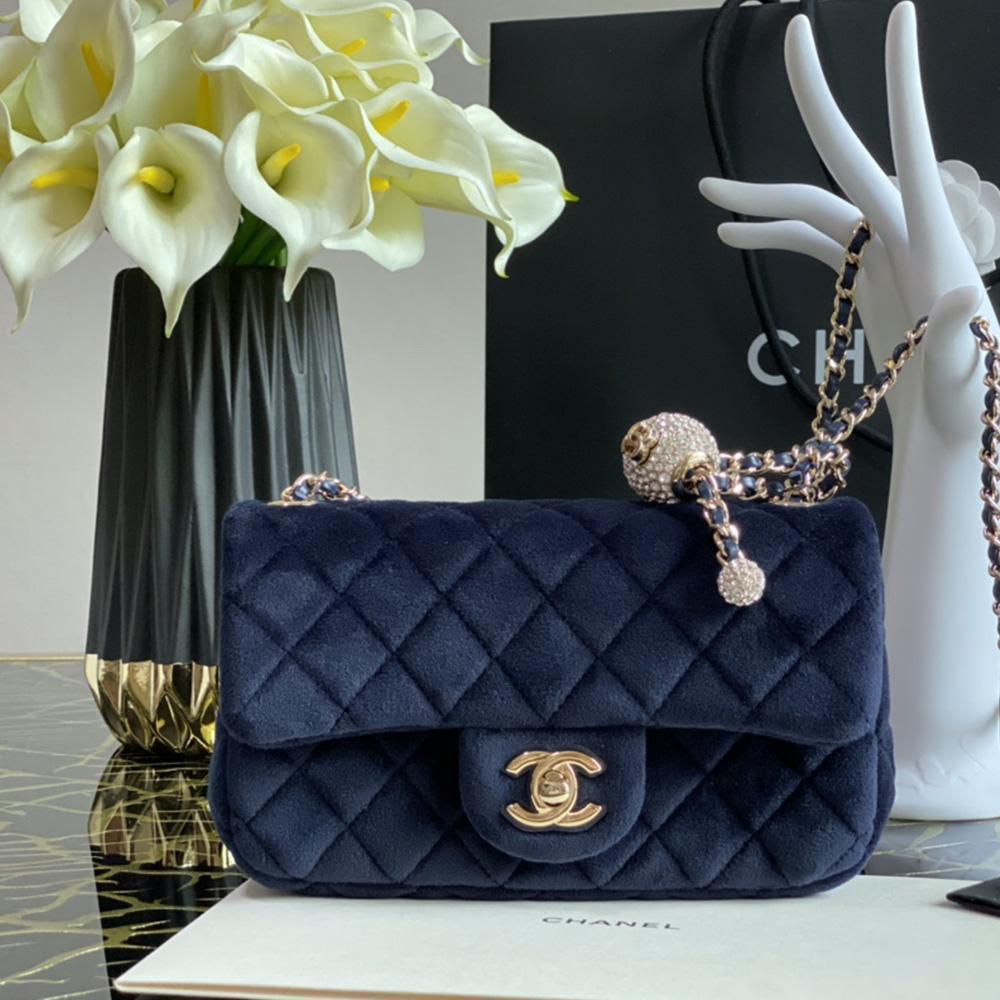 chanel-flap-bag-16 Crossbody