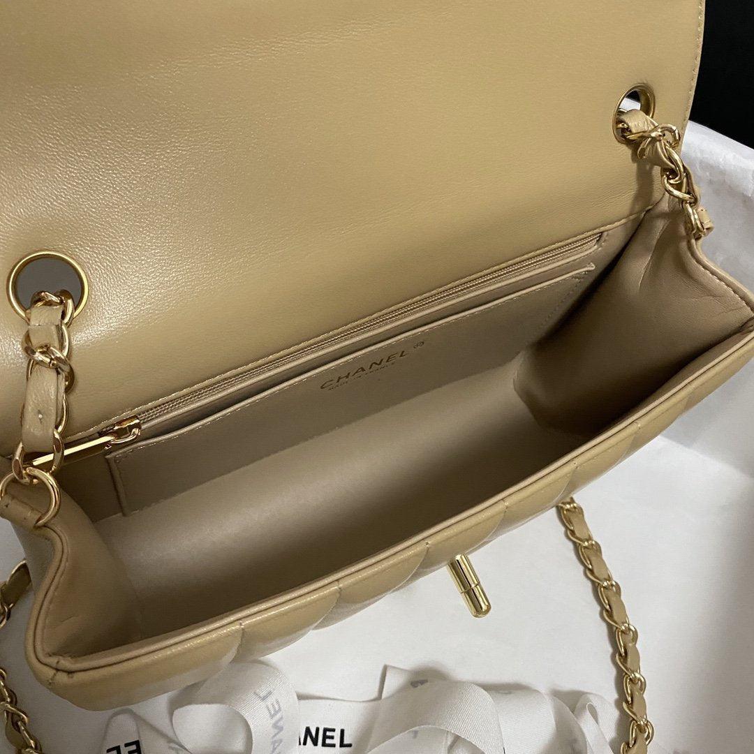 chanel-flap-bag-2 Crossbody