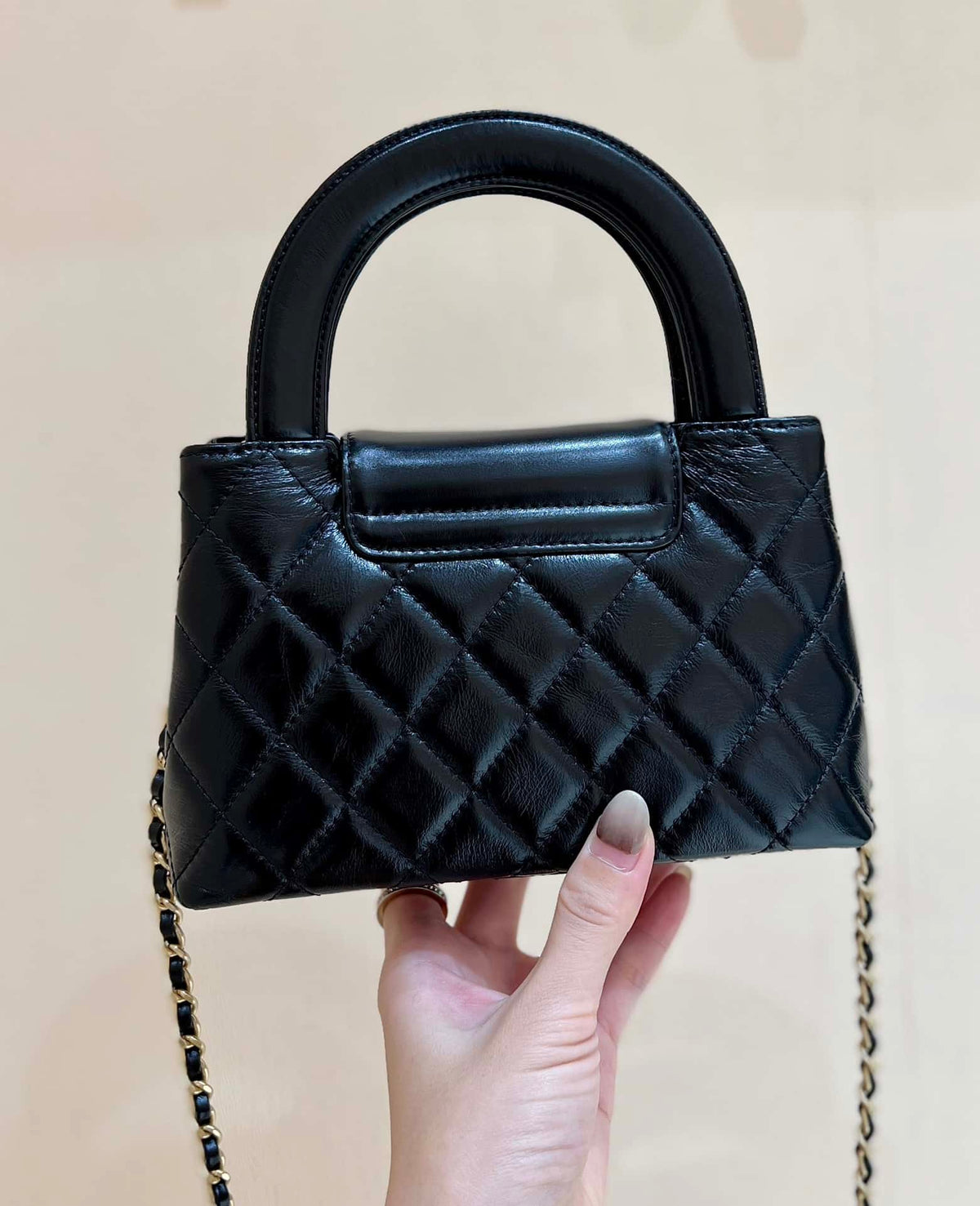 chanel-kelly-mini-shopping-bag-mini-23k-shiny-aged-calfskin-black-13x19x7cm Handle