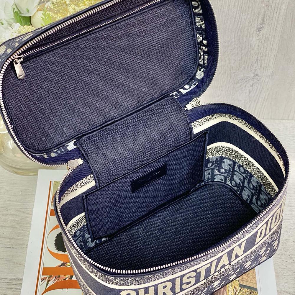 diortravel-vanity-case Handle