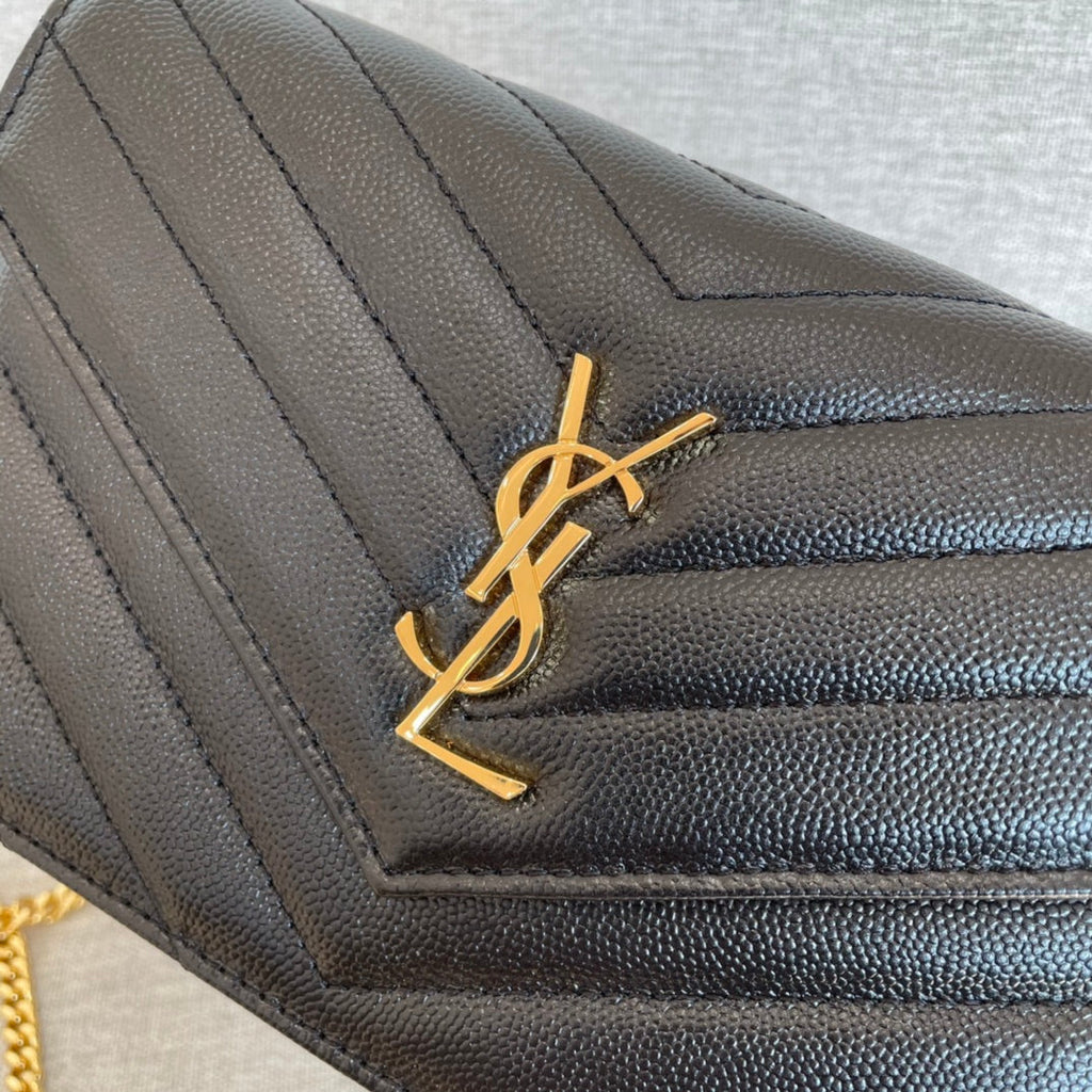 ysl-cassandre-envelope-chain-wallet-black-grain-leather-golden-hardware-19-cm Crossbody