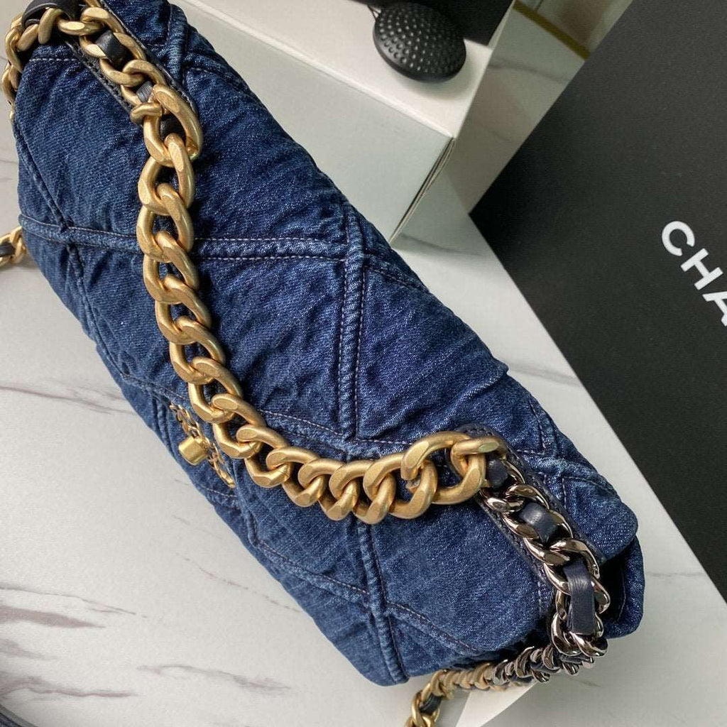 chanel-19-maxi-flap-bag-2 Crossbody