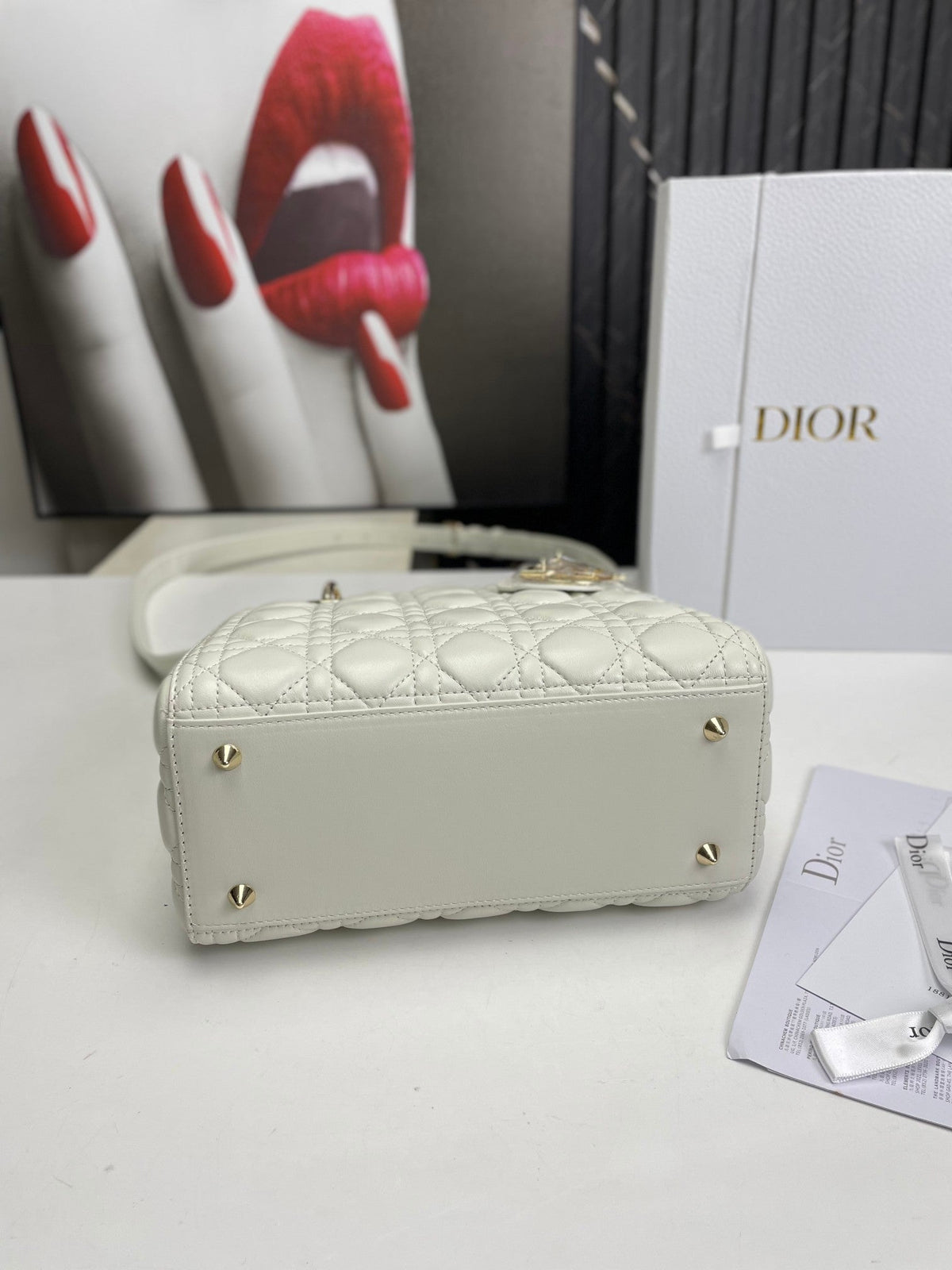 dior-lady-medium-white-bag-24cm Handle