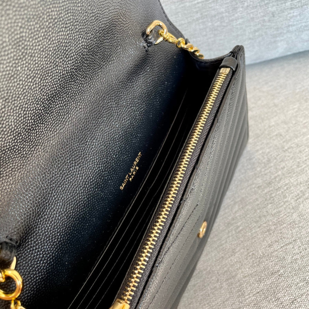 ysl-cassandre-envelope-chain-wallet-black-grain-leather-golden-hardware-19-cm Crossbody