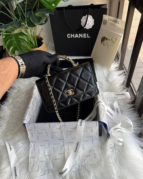 chanel-24b-woc-top-handle-in-black-shiny-lambskin-ghw Handle