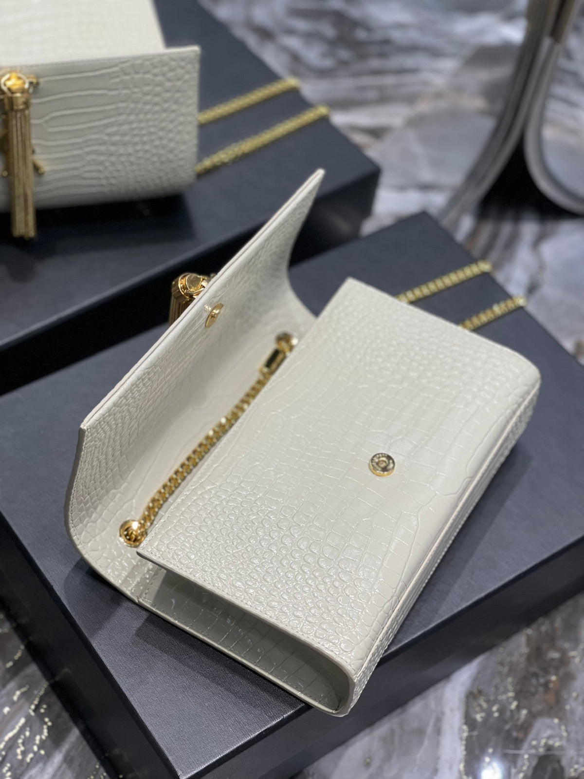 ysl-kate-24cm Crossbody