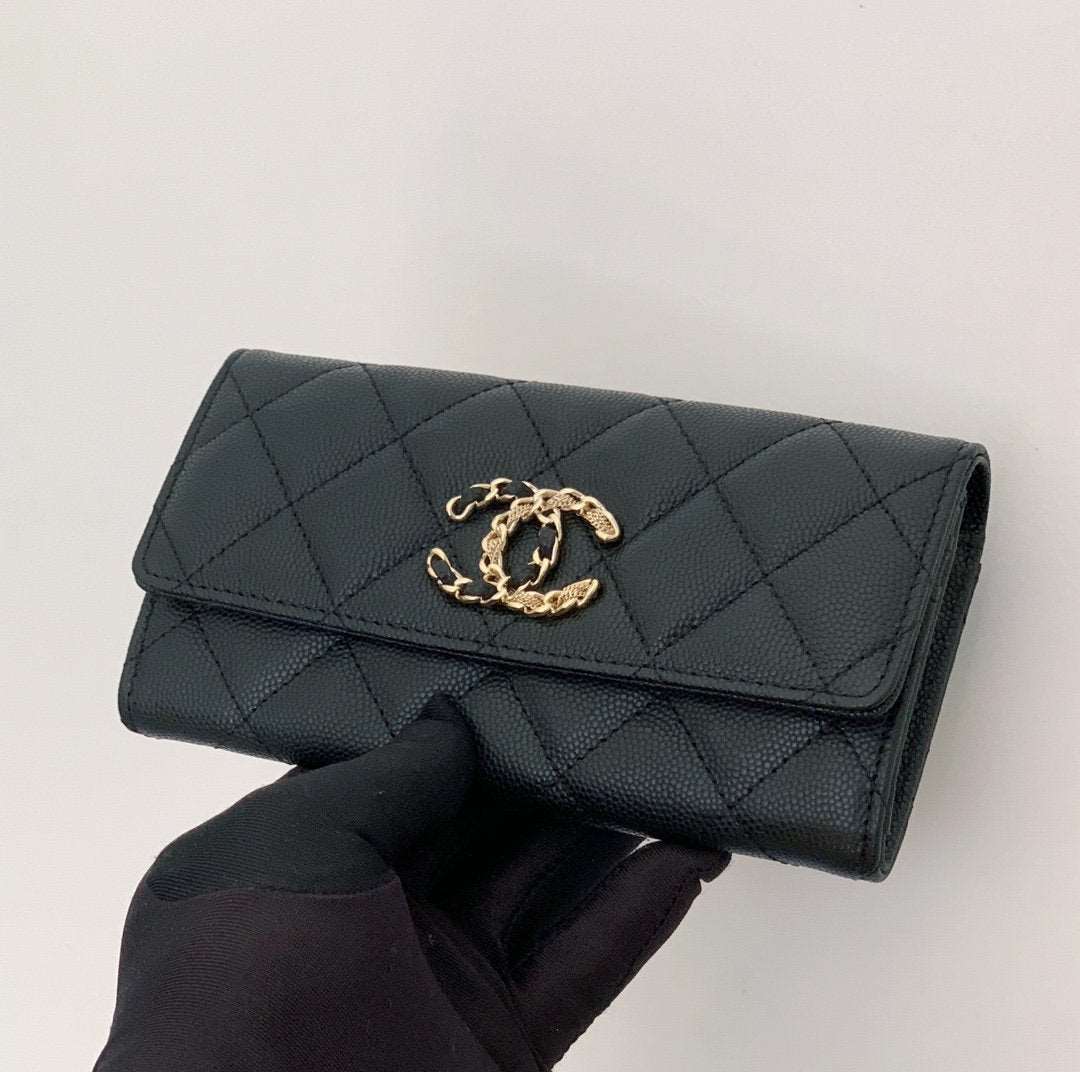 chanel-caviar-quilted-gusset-flap-wallet-copy ohter