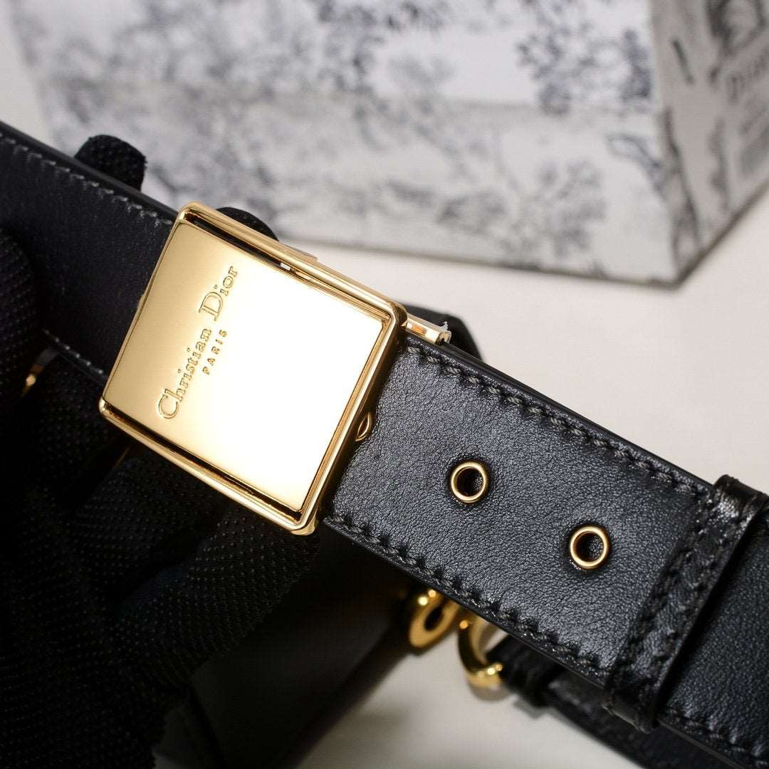 30-montaigne-flap-bag Shoulder