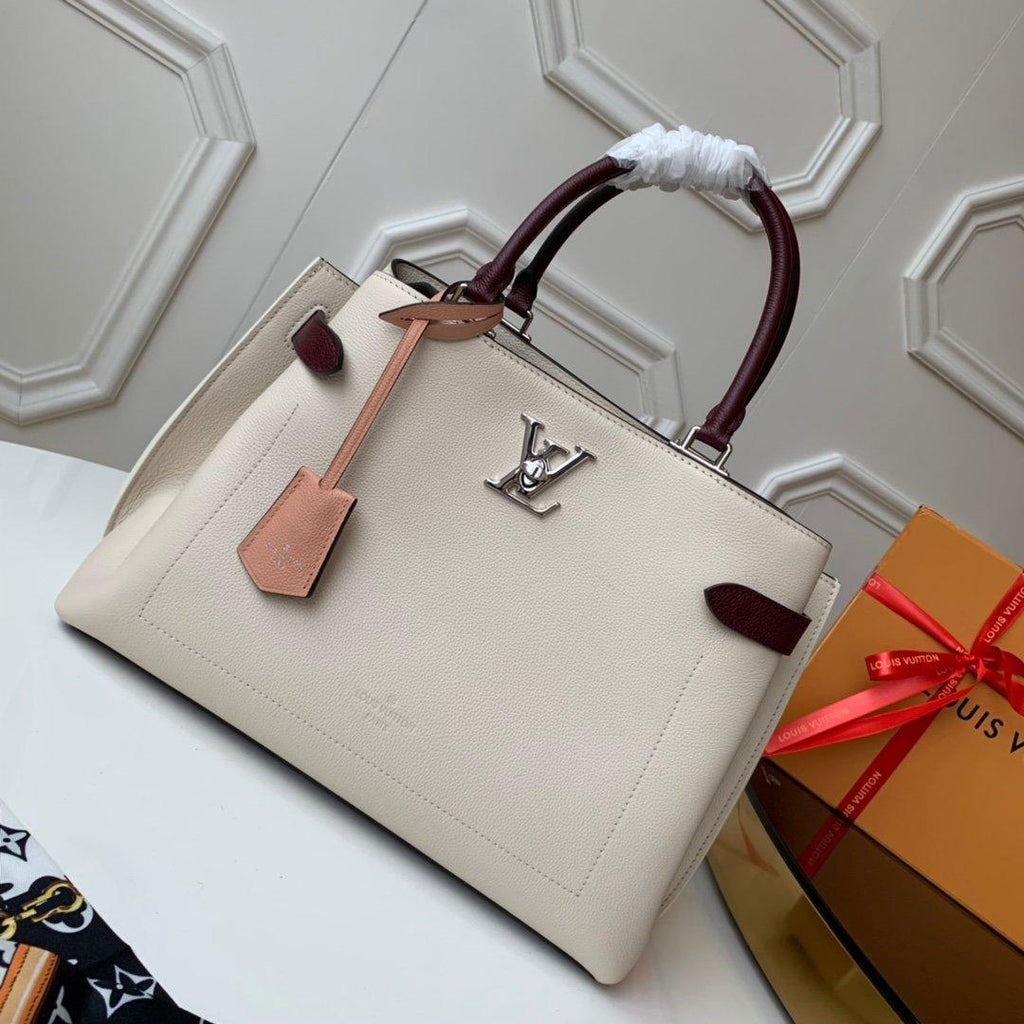 louis-vuitton-lockme-day-bag Handle