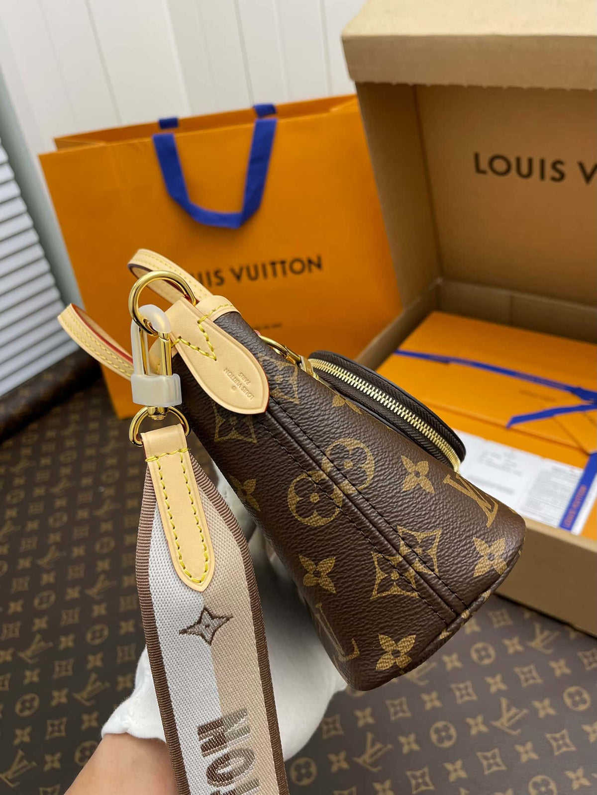 louis-vuitton-lv-neverfull-bag Tote