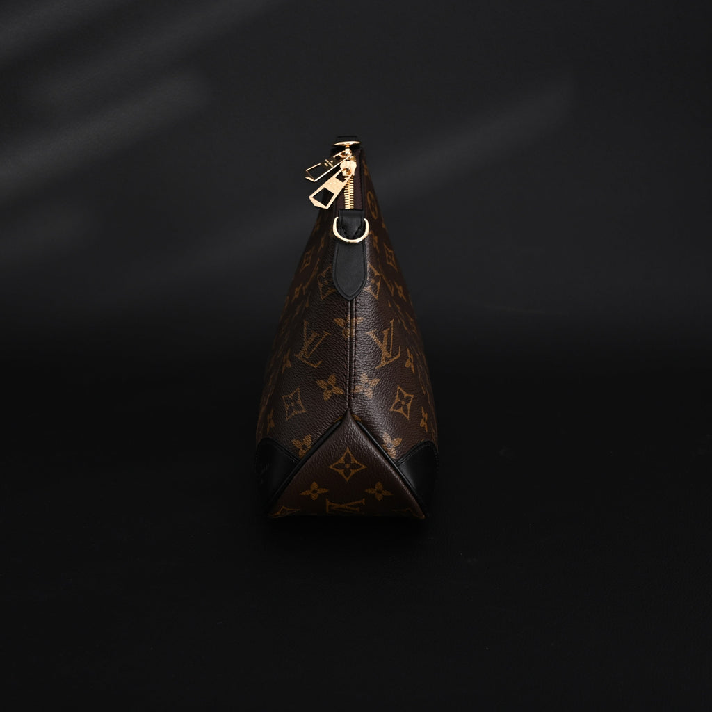 louis-vuitton-monogram-canvas-pochette-shoulder-bag Shoulder