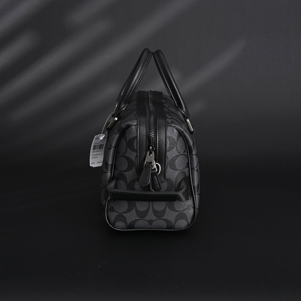 coach-signature-duffel-bag-black-monogram-canvas-with-leather-trim Handle