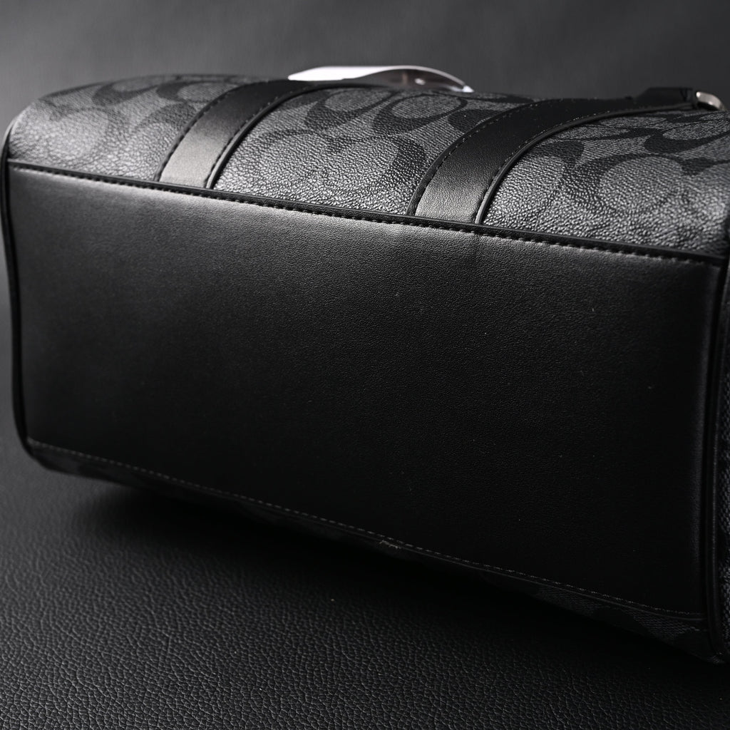 coach-signature-duffel-bag-black-monogram-canvas-with-leather-trim Handle