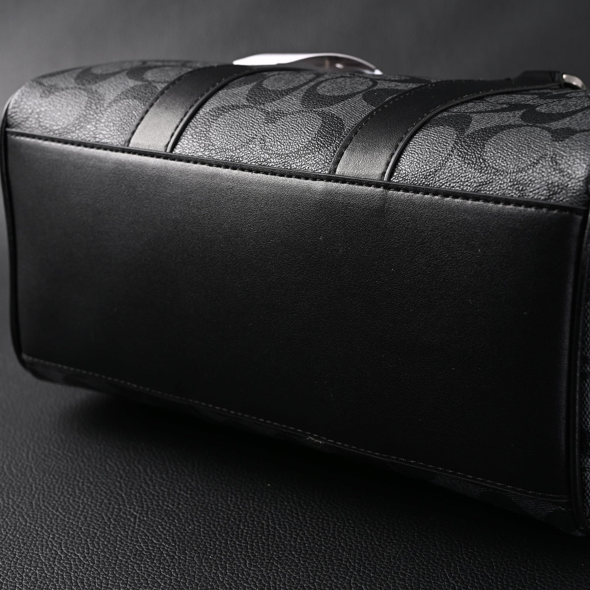 coach-signature-duffel-bag-black-monogram-canvas-with-leather-trim Handle
