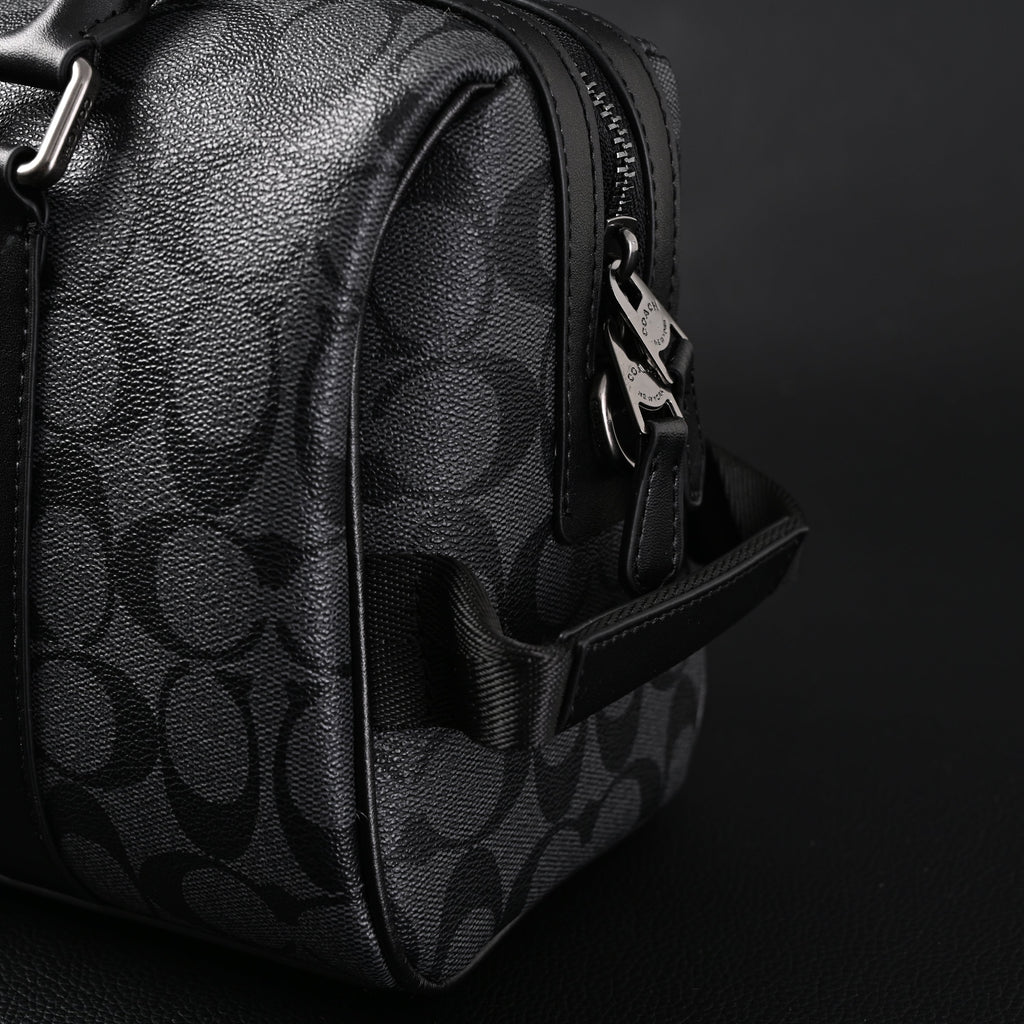 coach-signature-duffel-bag-black-monogram-canvas-with-leather-trim Handle