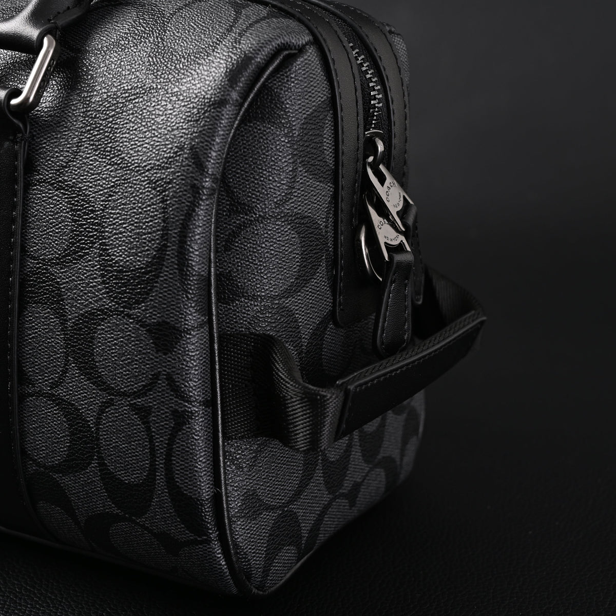 coach-signature-duffel-bag-black-monogram-canvas-with-leather-trim Handle