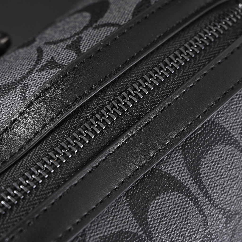 coach-signature-duffel-bag-black-monogram-canvas-with-leather-trim Handle