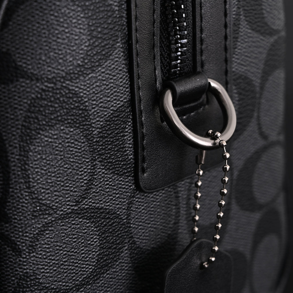 coach-signature-duffel-bag-black-monogram-canvas-with-leather-trim Handle