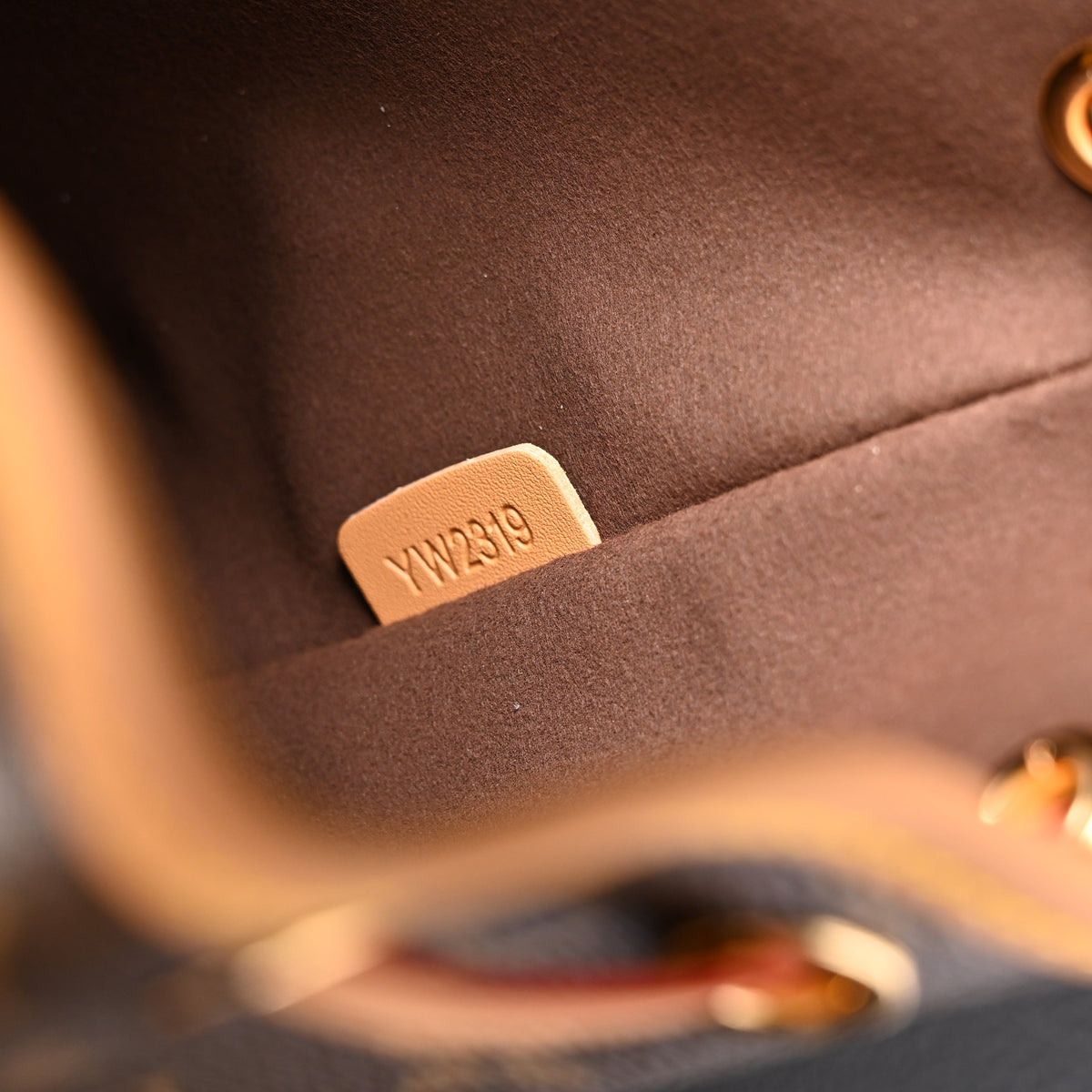 louis-vuitton-noe-bucket-bag-monogram-canvas-with-natural-leather-trim Crossbody