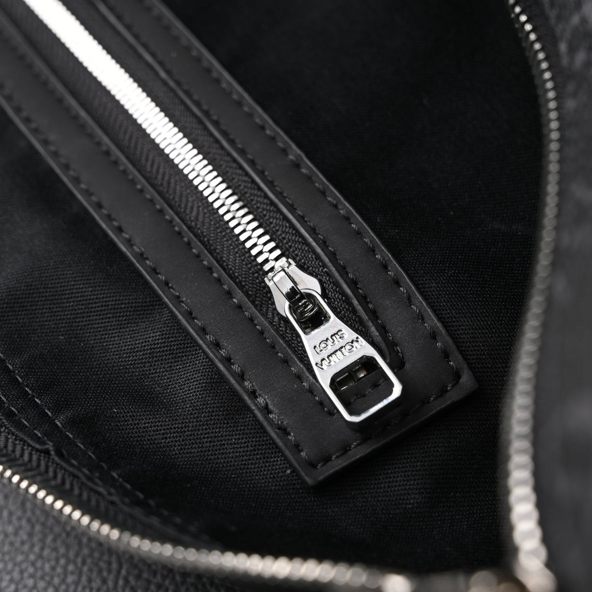 louis-vuitton-keepall-bandouliere-50-monogram-eclipse Handle