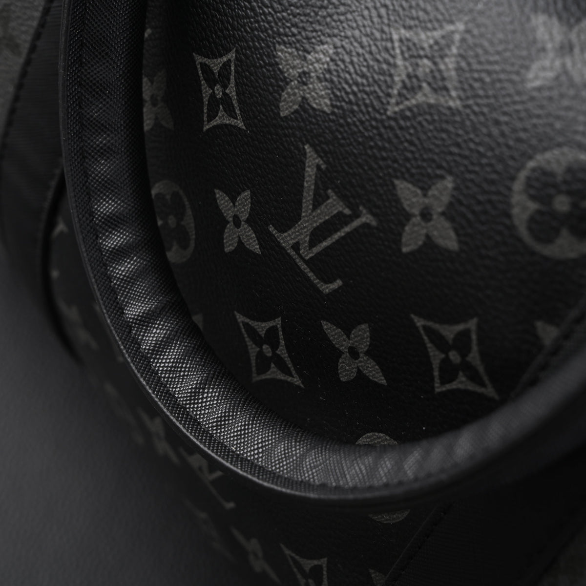 louis-vuitton-keepall-bandouliere-45-monogram-eclipse Handle