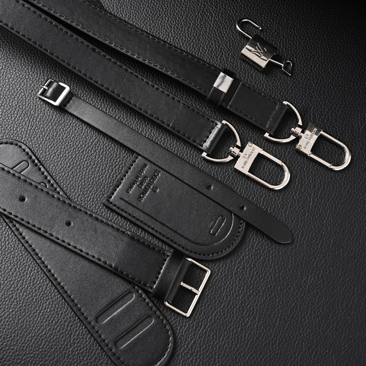 louis-vuitton-keepall-bandouliere-45-damier-graphite-canvas Handle